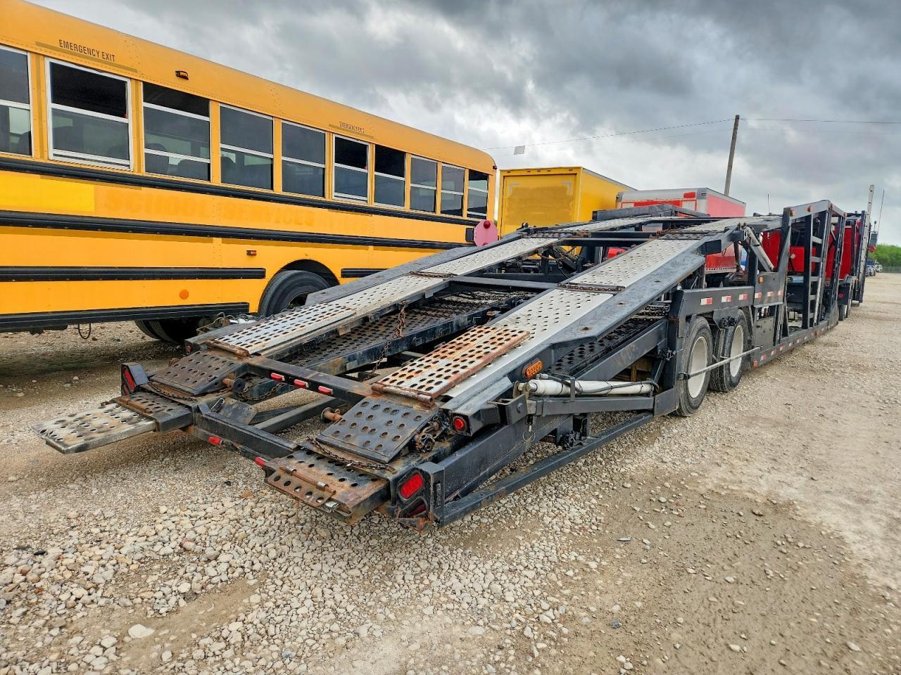 2005 Peterbilt 379 Car Hauler Truck