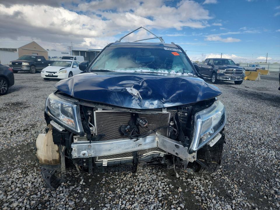 2016 Nissan Pathfinder sv