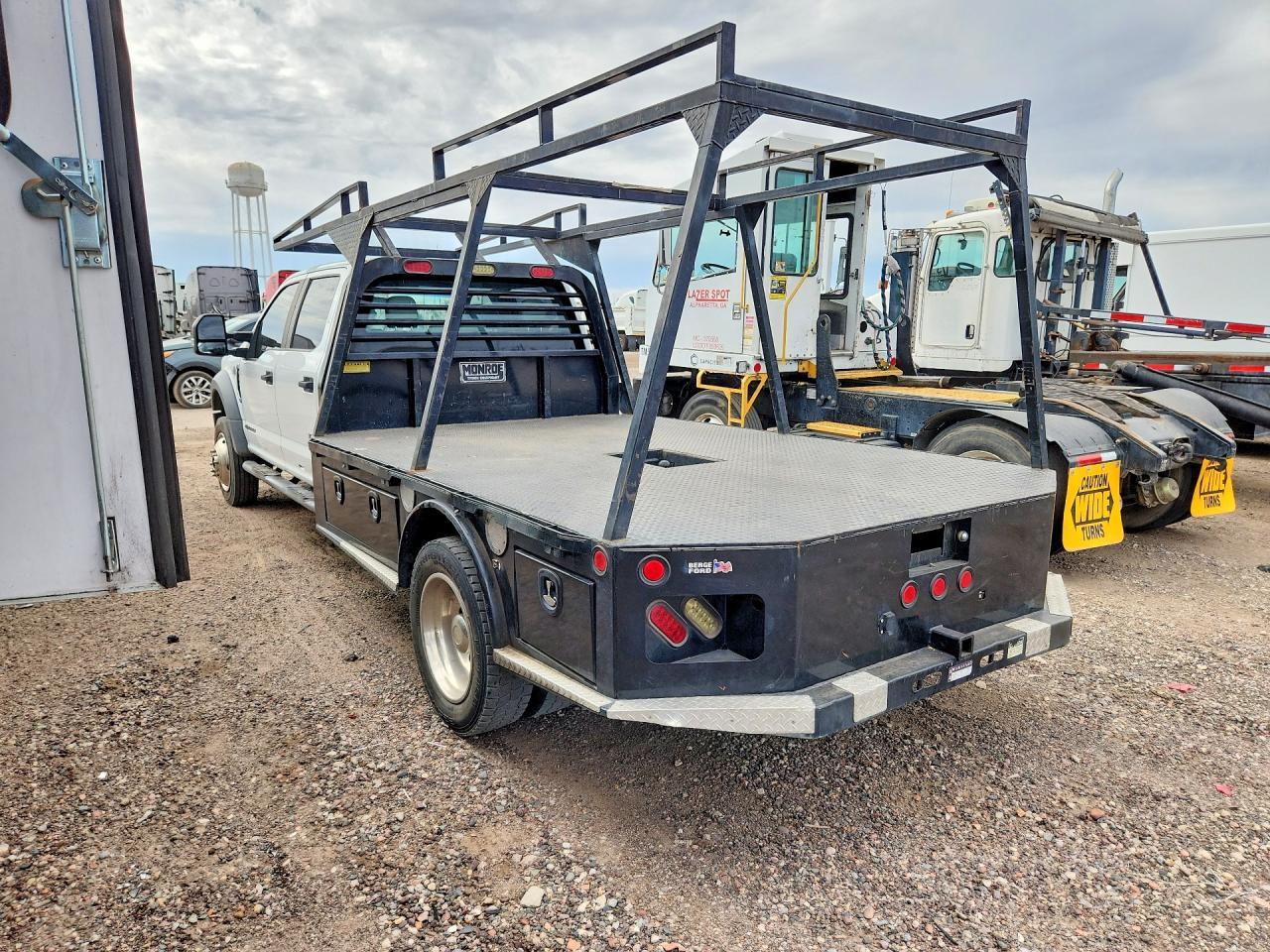 2017 Ford F550 Super Duty Flatbed Truck