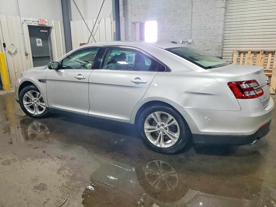 2015 Ford Taurus se