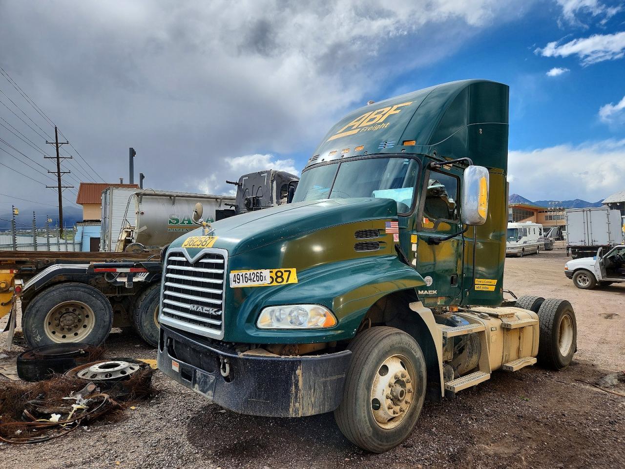 2017 Mack CXU612 Semi Truck