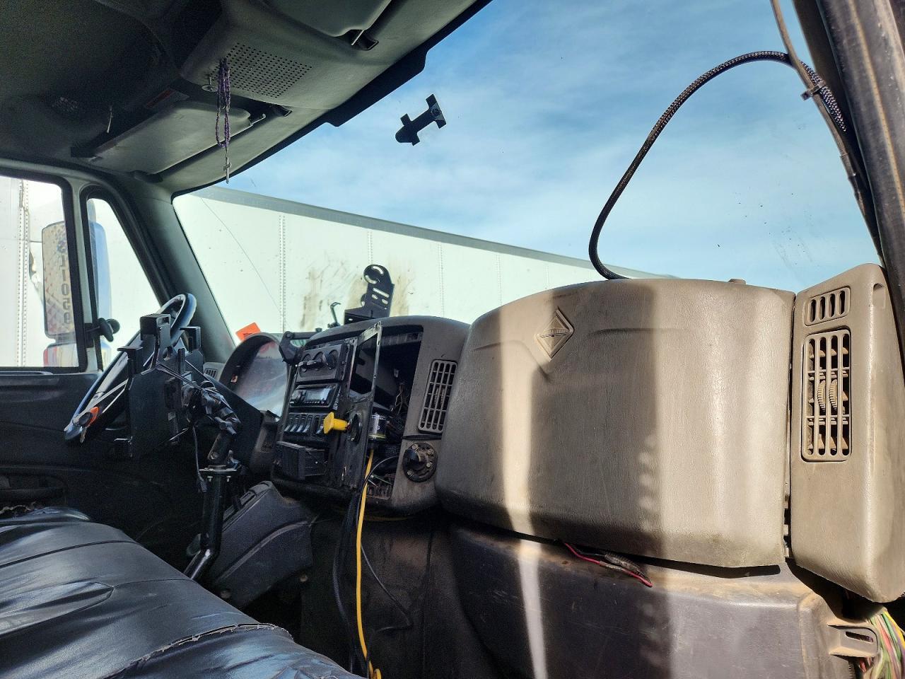 2011 International 7400 Refuse Truck