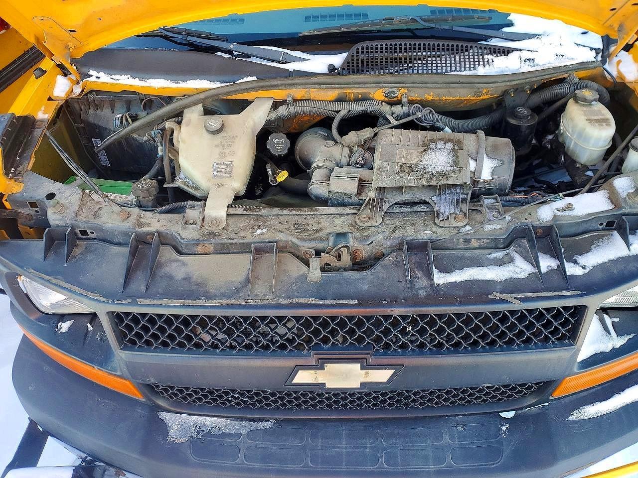 2010 Chev Express Cutaway G4500