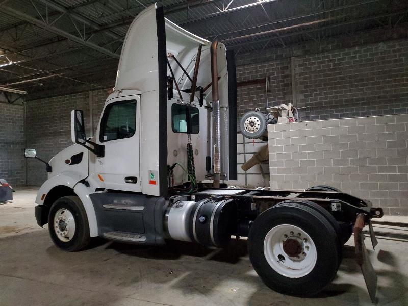 2016 Peterbilt 579 Semi Truck