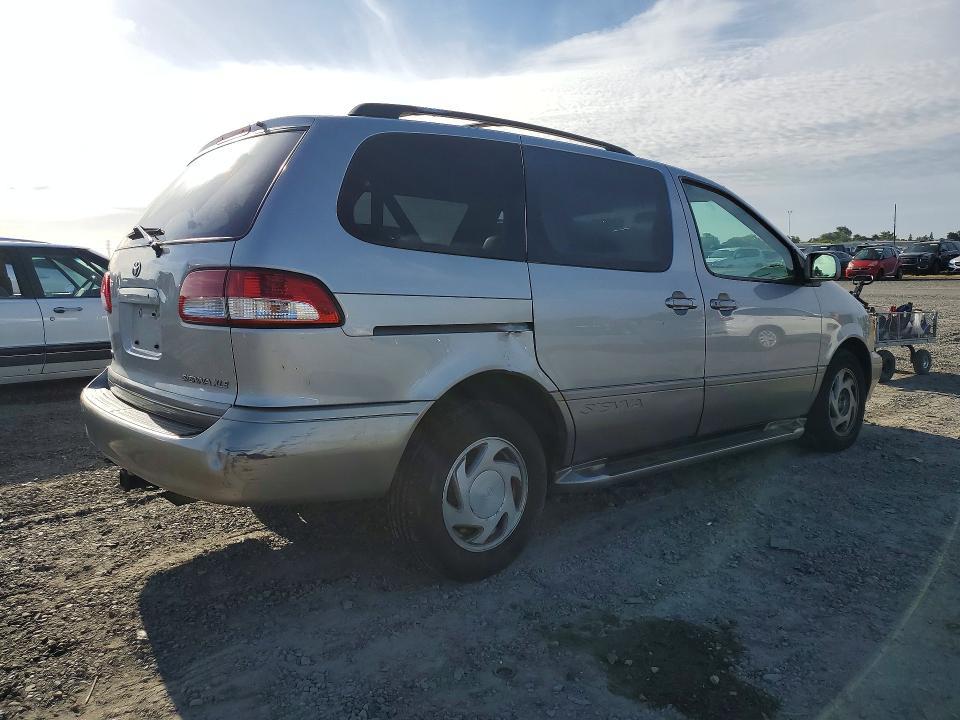 2002 Toyota Sienna xle