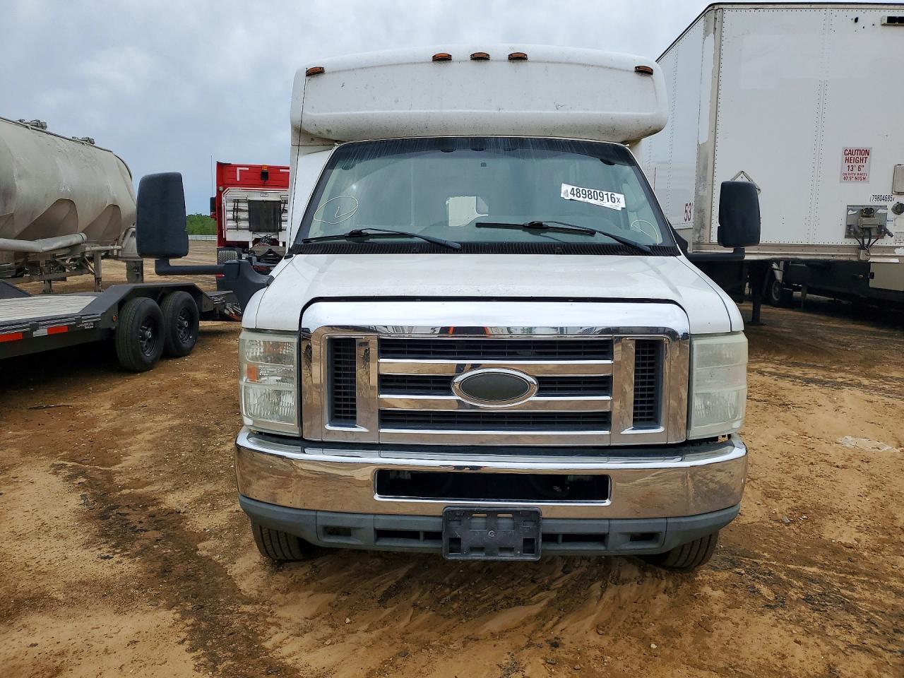 2016 Ford Econoline E350 Super Duty Cutaway Van