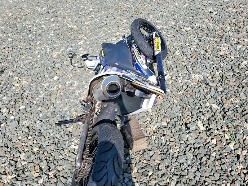 2016 Husqvarna Supermoto 701