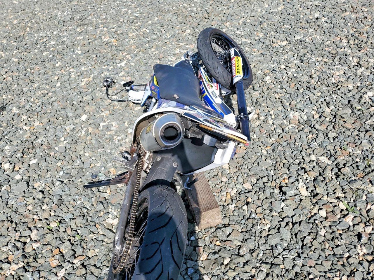 2016 Husqvarna Supermoto 701