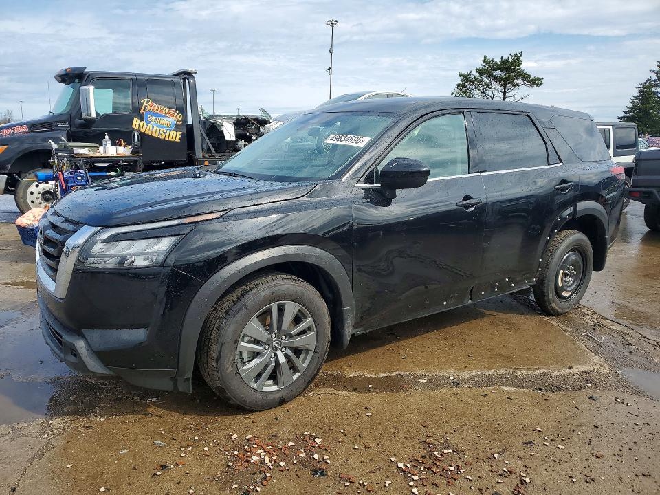 2025 Nissan Pathfinder s