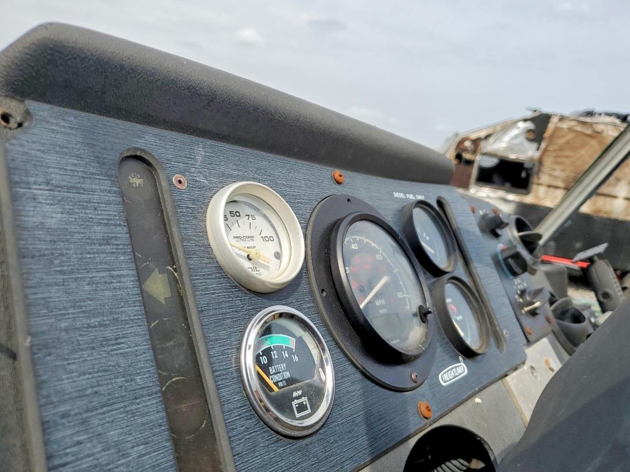 1999 Freigliner Chassis M Line