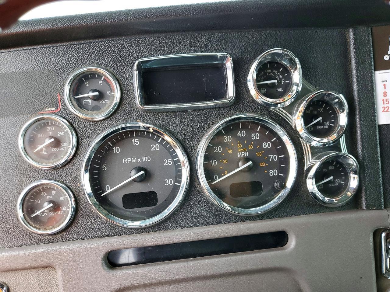 2010 Peterbilt 386 Semi Truck