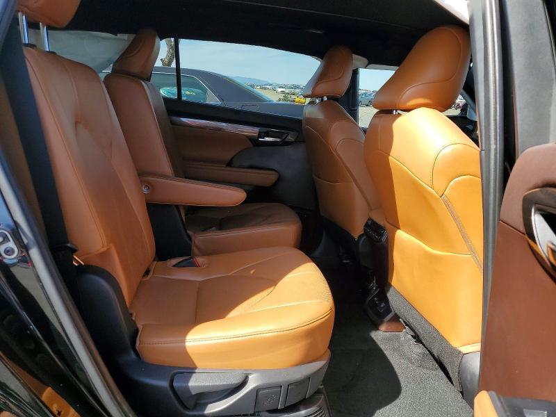 2022 Toyota Highlander Hybrid Platinum