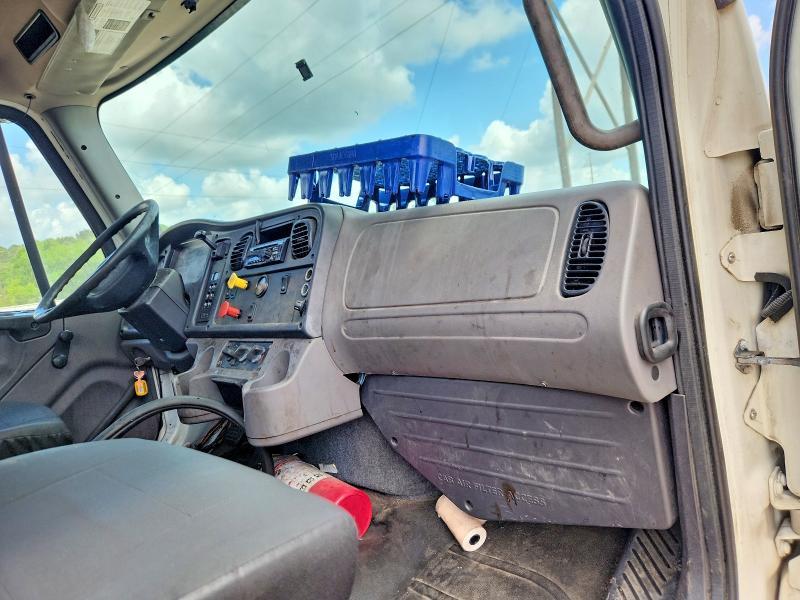 2020 Freightliner Business Class M2 Semi Truck