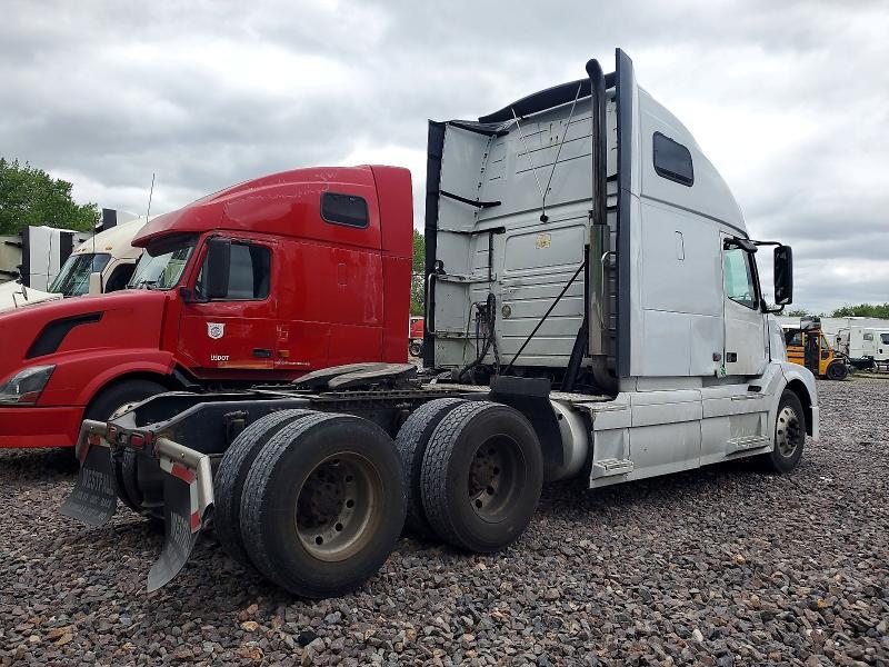 2016 Volv O VNL Semi Truck
