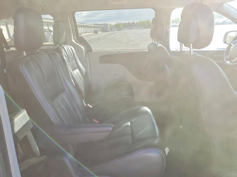 2011 Chrysler Town & Country Touring l