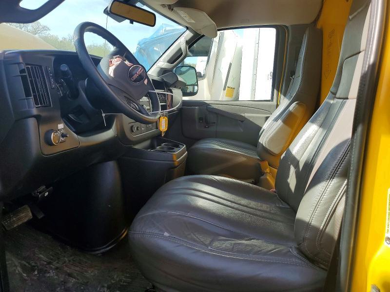 2022 GMC Savana Cutaway G3500 BOX Truck