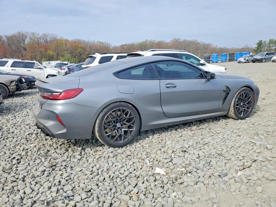 2023 BMW M8