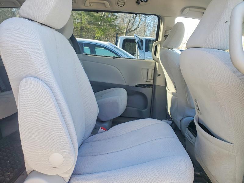 2012 Toyota Sienna le