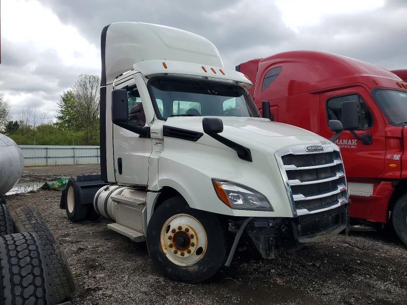 2021 Freigliner 2021 Freightliner Cascadia 126 Semi Truck