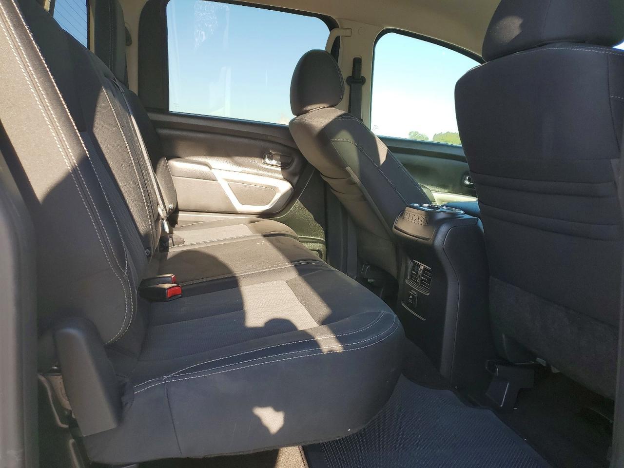 2018 Nissan Titan SV