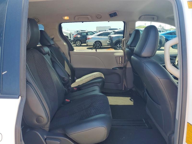 2011 Toyota Sienna Sport