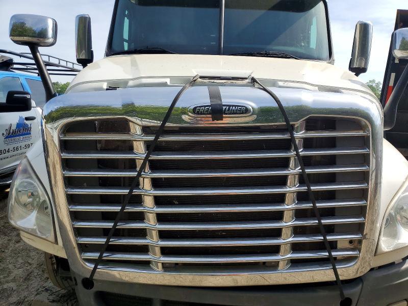 2011 Freightliner Cascadia 125 Semi Truck