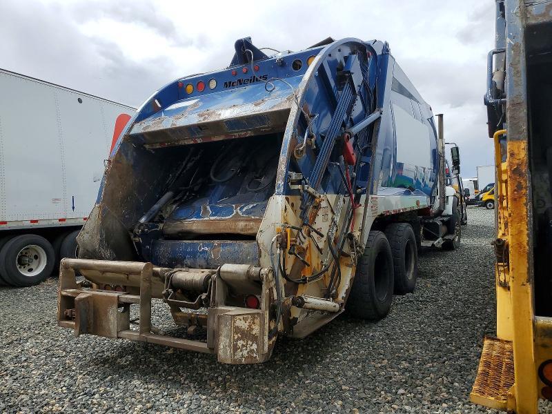 2011 International 7400 Refuse Truck