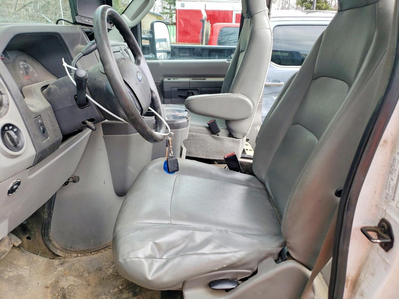 2017 Ford Econoline E350 Super Duty Cutaway Van