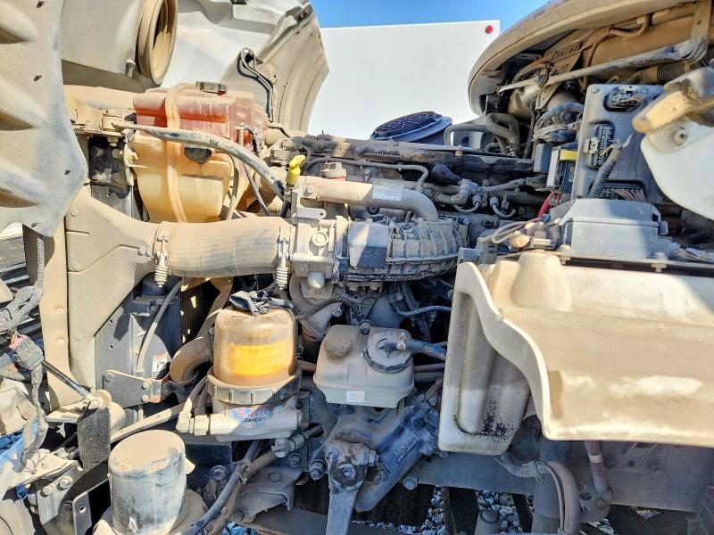 2015 Freightliner Business Class M2 Semi Truck