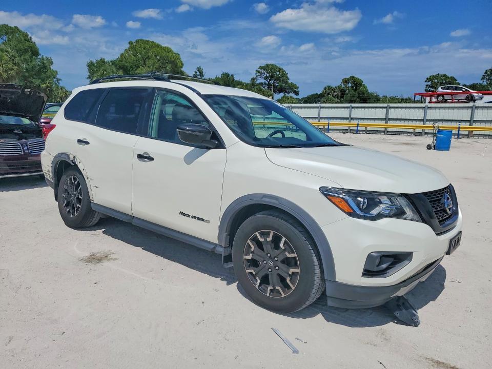 2020 Nissan Pathfinder sv