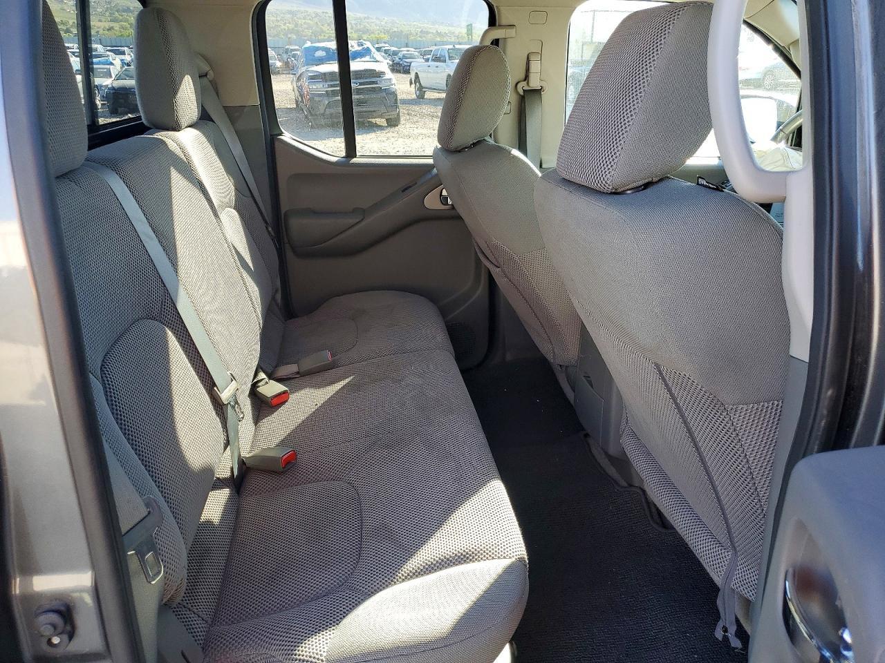 2016 Nissan Frontier SV