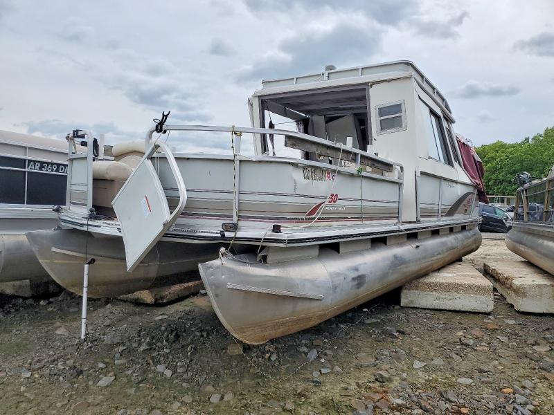2001 Sun Tracker Boat