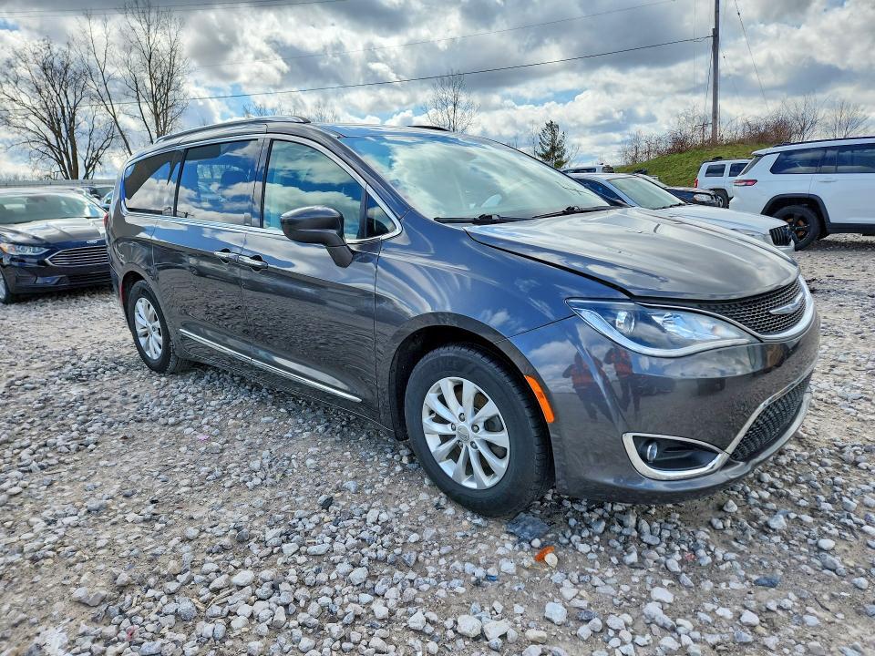 2019 Chrysler Pacifica Touring l