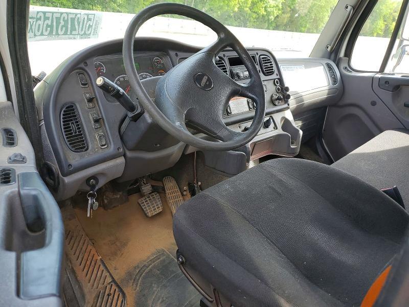 2016 Freigliner 2016 Freightliner Business Class M2 Flatbed Truck