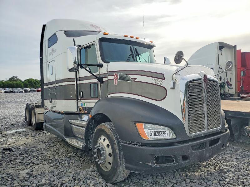 2013 Kenworth T660 Semi Truck