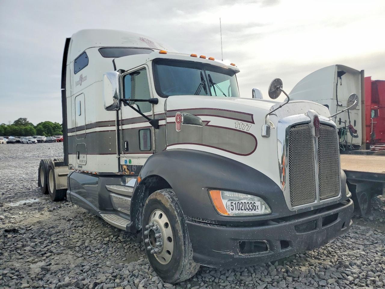 2013 Kenworth T660 Semi Truck