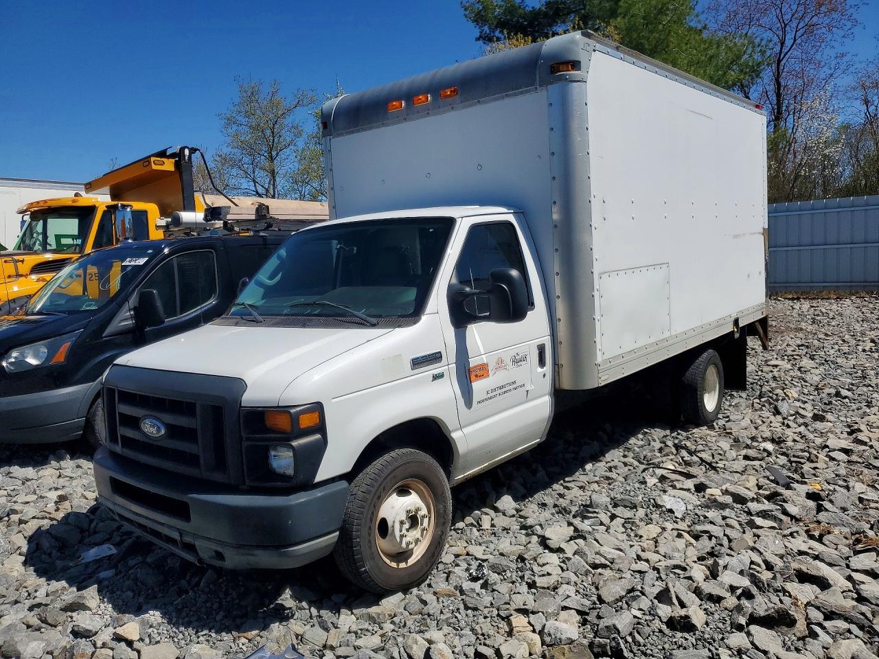 2010 Ford Econoline E350 Super Duty Cutaway Van
