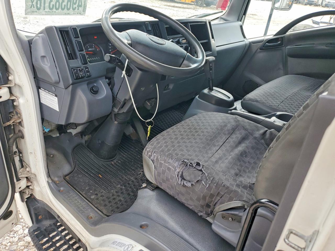 2010 Isuzu NRR Delivery Truck