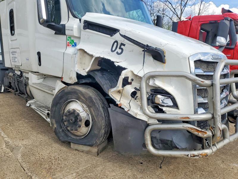 2018 Freightliner Cascadia 126 Semi Truck