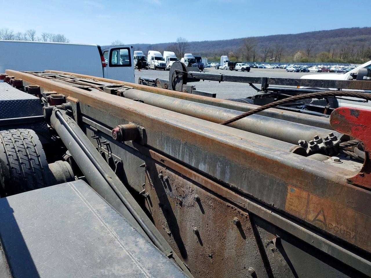 2006 Volvo VHD ROLL-OFF Container Truck