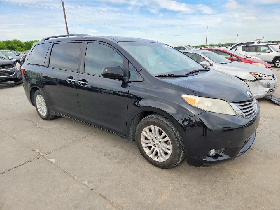 2015 Toyota Sienna xle 8-passenger