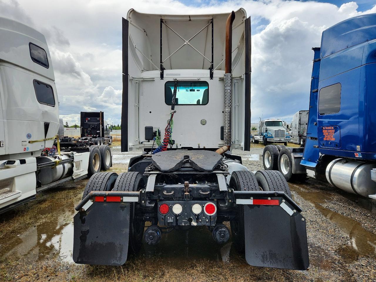 2016 Kenworth T680 Semi Truck