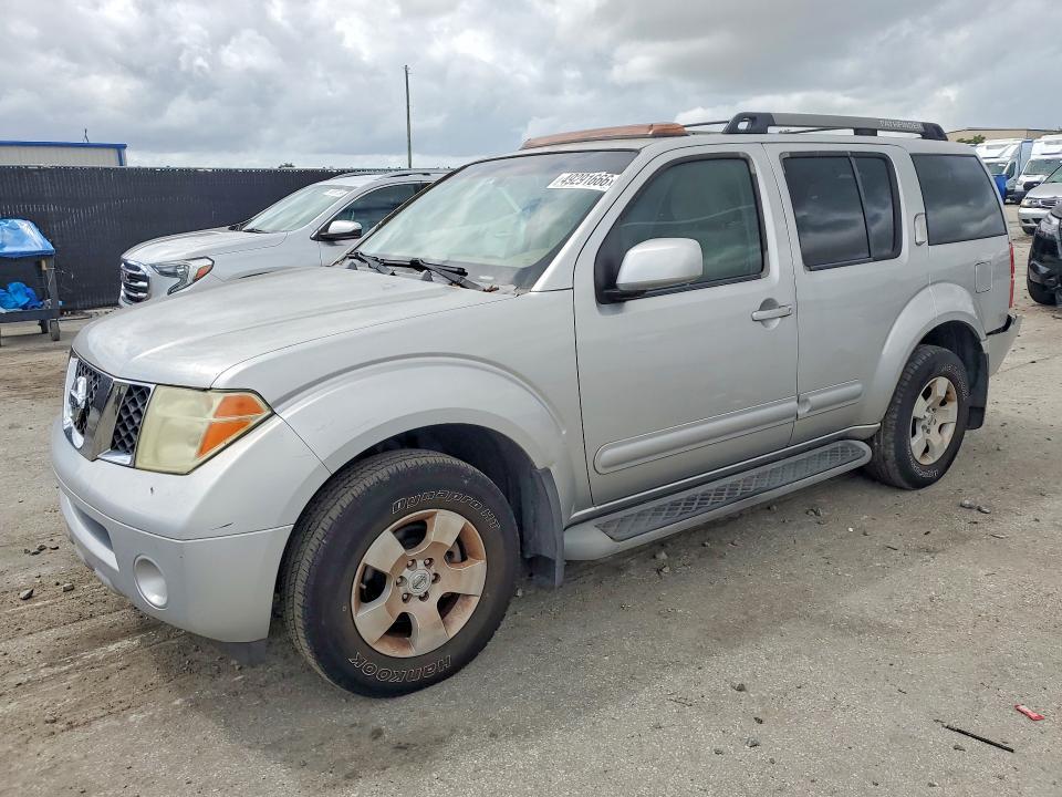 2005 Nissan Pathfinder xe