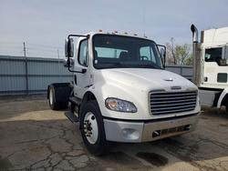 2011 Freightliner M2 106 MED-BOX Truck en venta en Elgin, IL