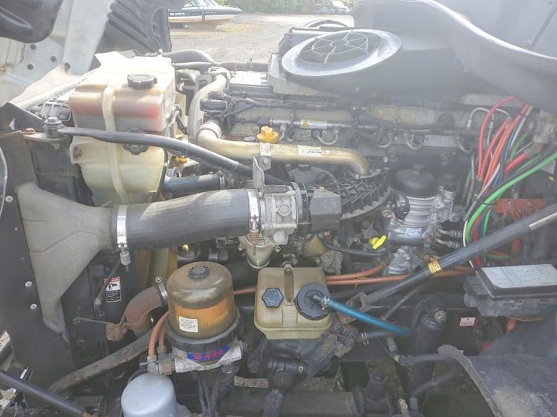 2014 Freigliner 2000 Freightliner Semi Truck