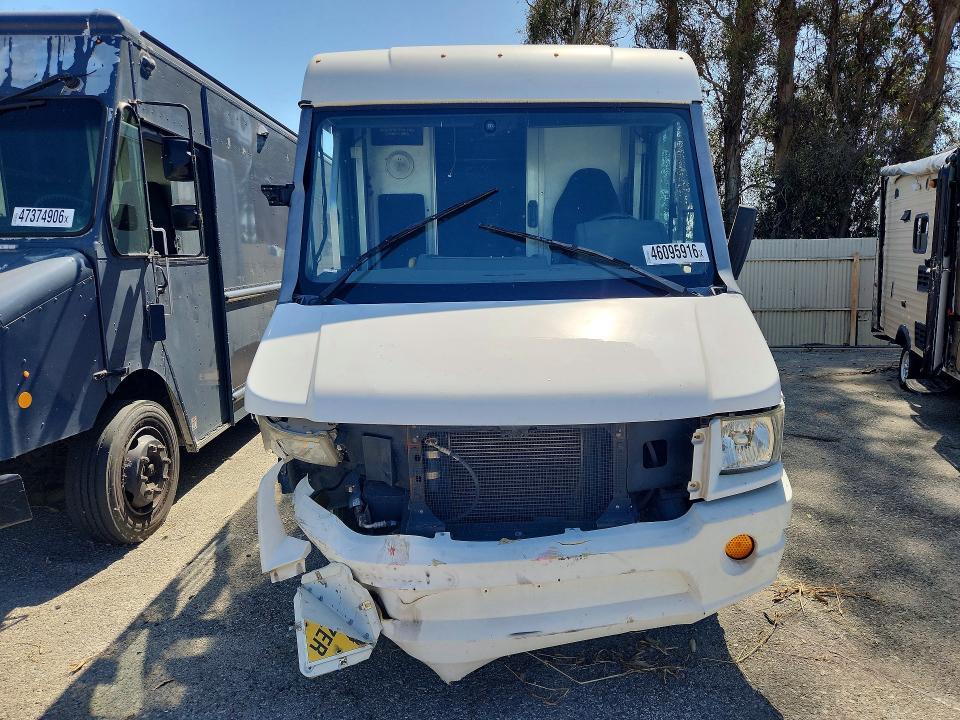 2016 Isuzu NPR Delivery Van
