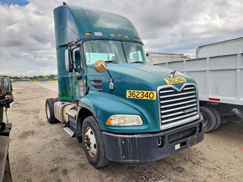 2017 Mack Cxu612 Semi Truck