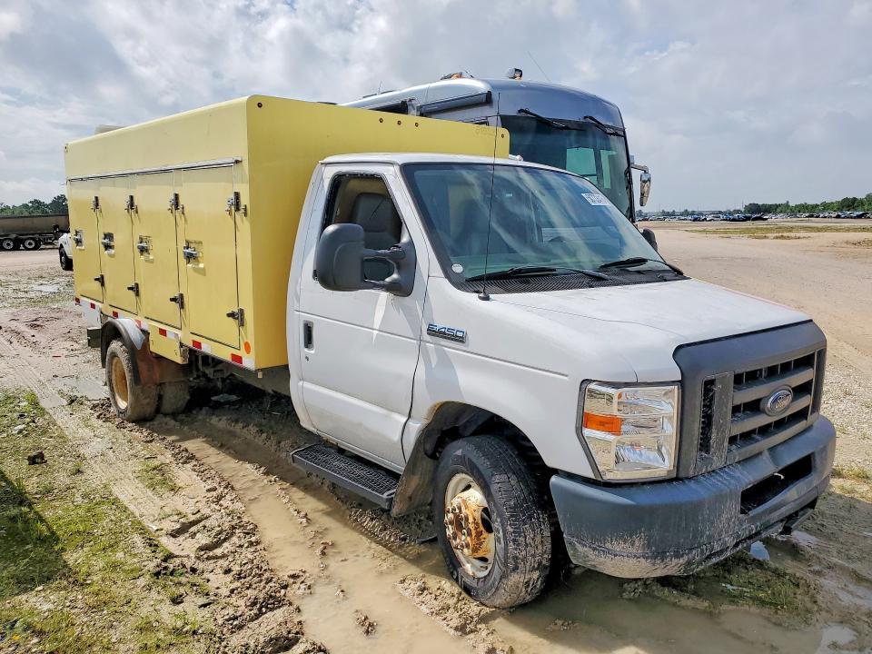 2018 Ford Econoline E450 Super Duty Cutaway Van
