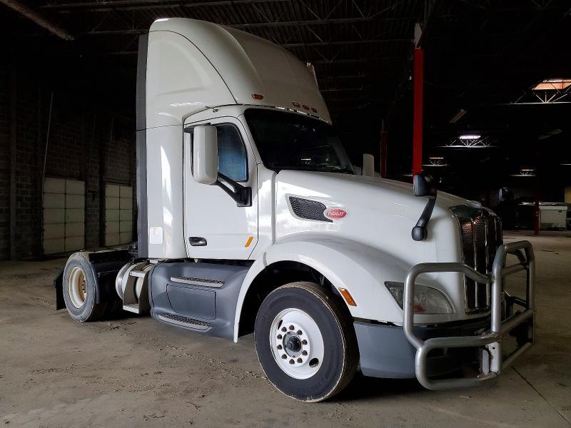 2018 Peterbilt 579 Semi Truck
