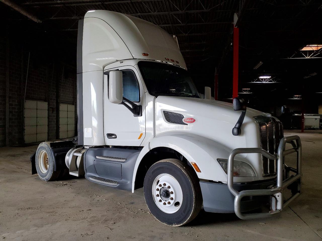2018 Peterbilt 579 Semi Truck
